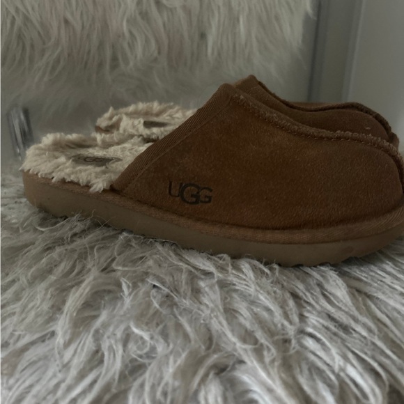 UGG Tan Suede Slippers with Plush Lining - Picture 1 of 5